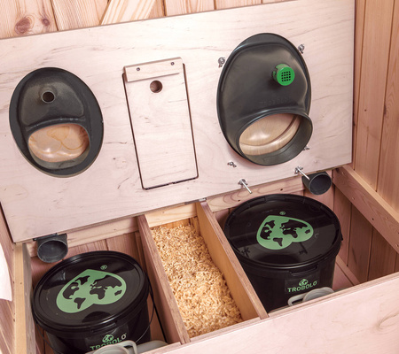 TROBOLO KitaBœm - wooden cabin with composting toilet and child toilet